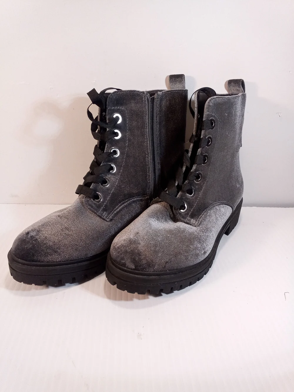 Mossimo Supply Co. Women’s Gray Velvet Sz 6 Combat Ankle Boots Lace Up Side Zip